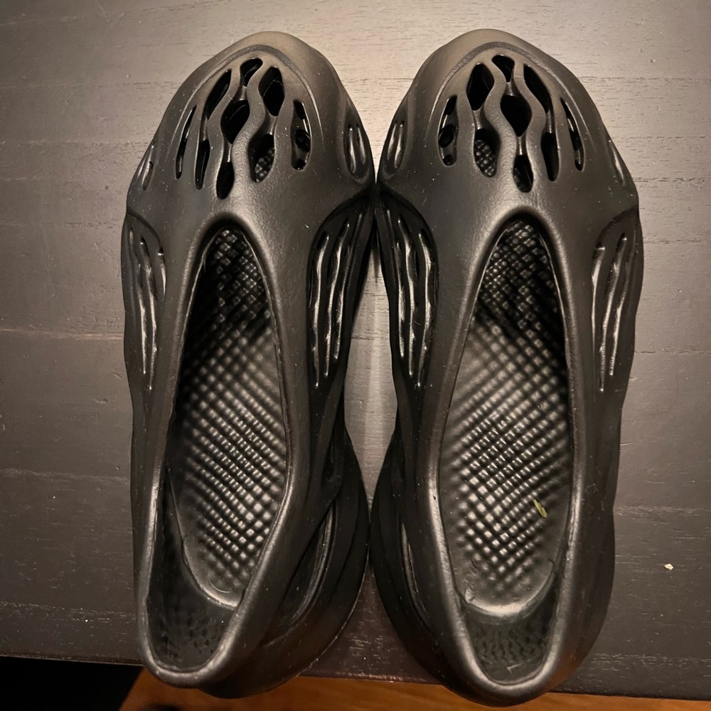 Brand New Yeezy foam runner size 4y, color black, No box